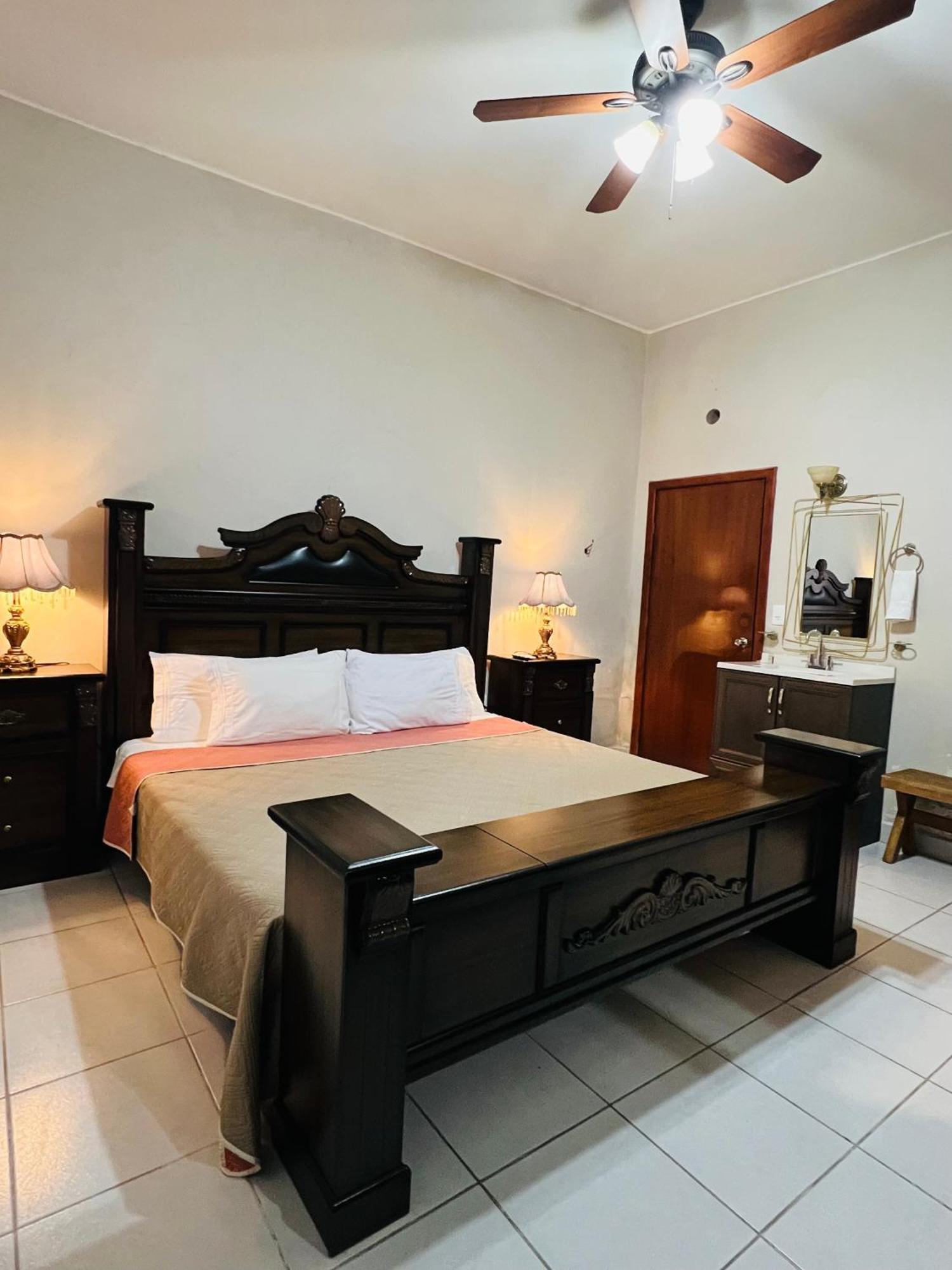 Hosteria Casa Marquez León Eksteriør billede