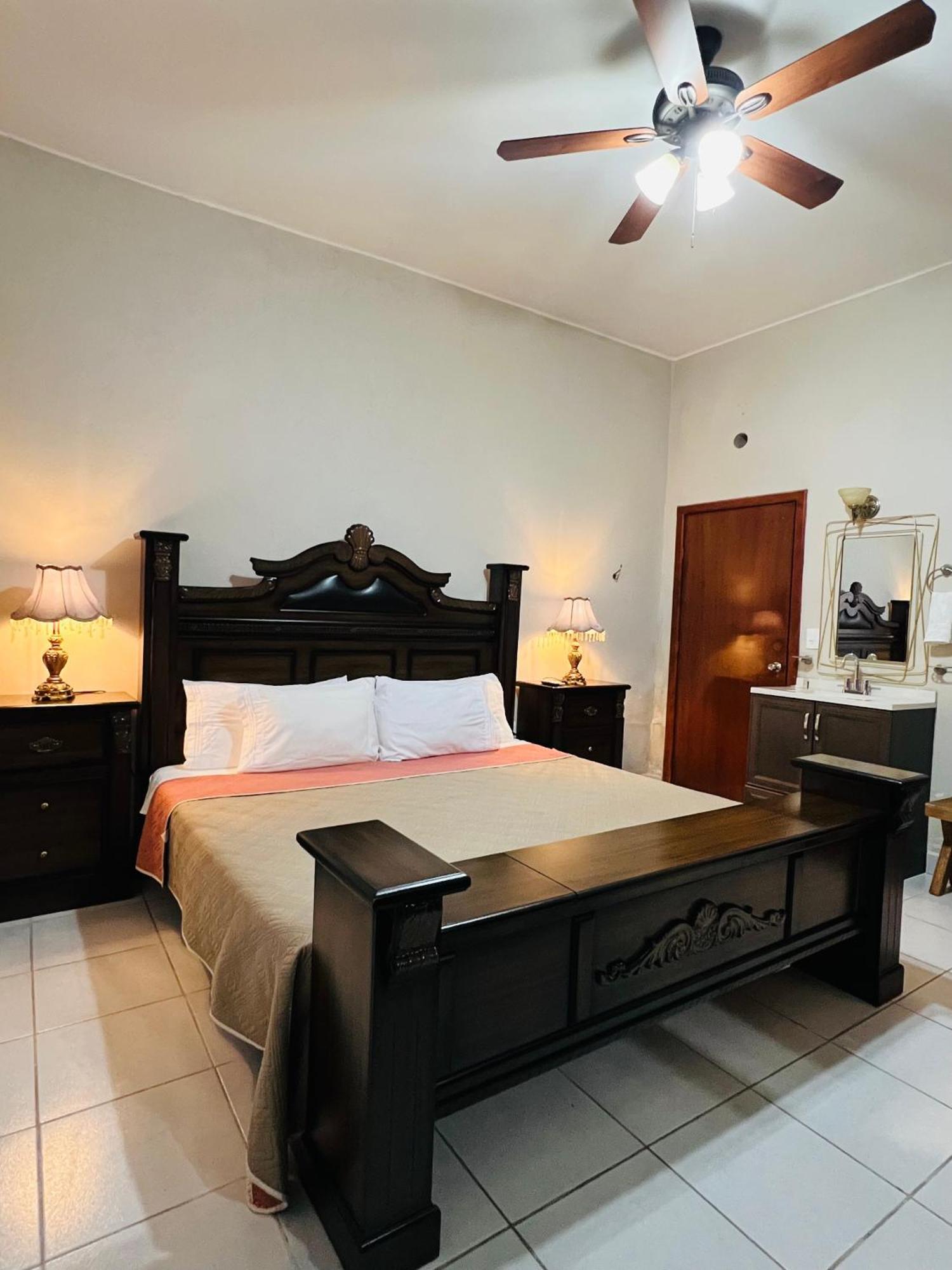 Hosteria Casa Marquez León Eksteriør billede