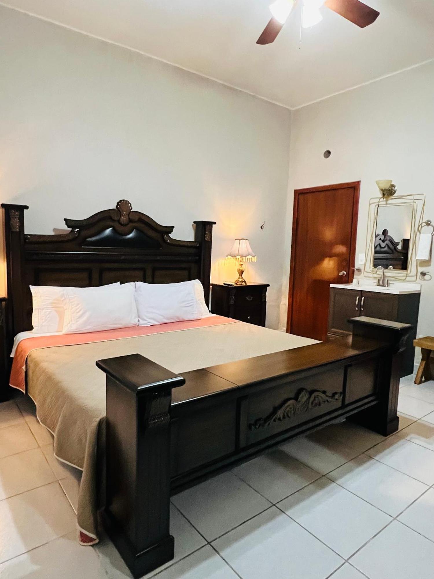 Hosteria Casa Marquez León Eksteriør billede