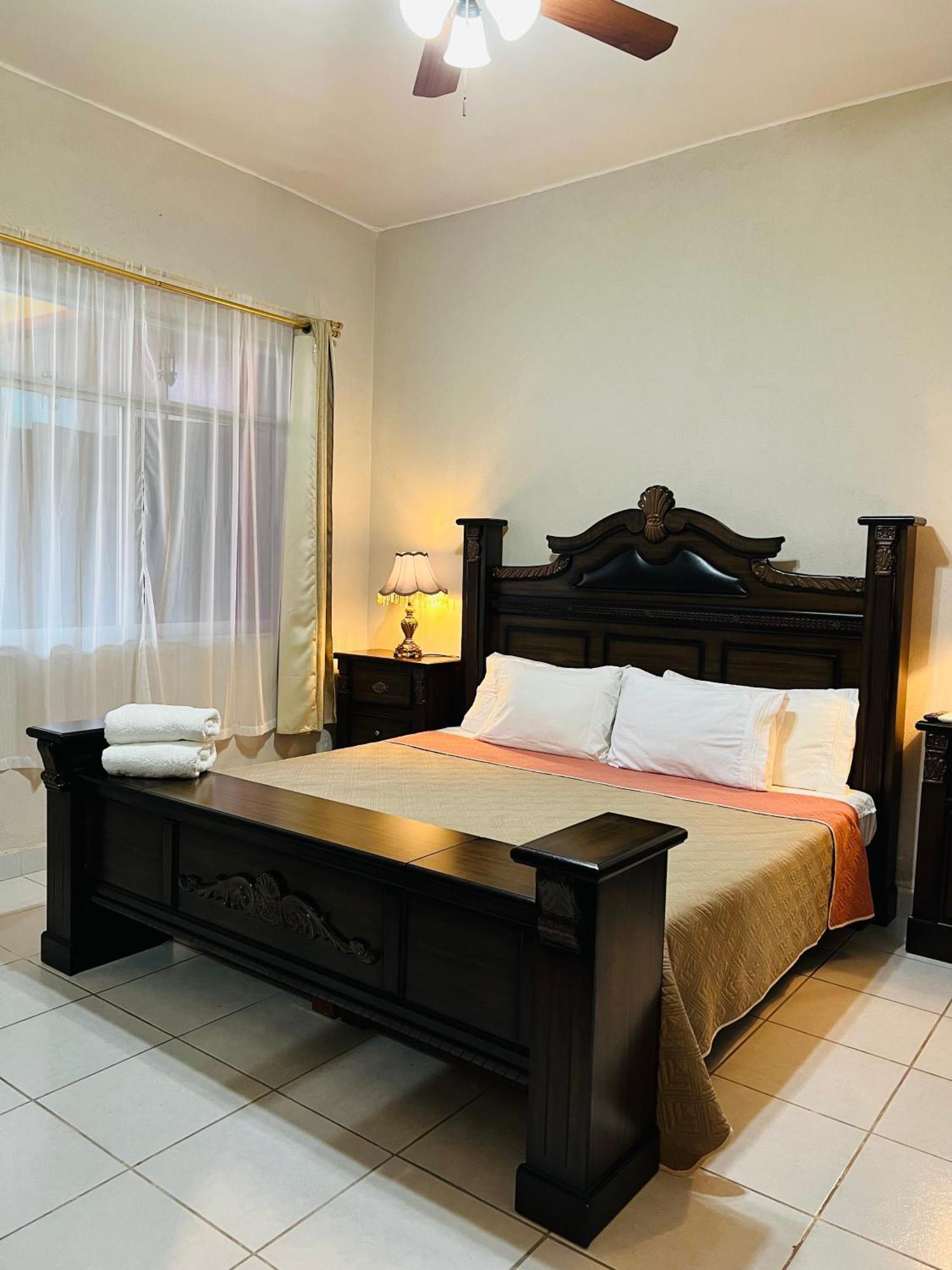 Hosteria Casa Marquez León Eksteriør billede
